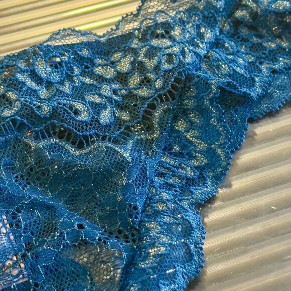 NWT Victoria’s Secret lacie thong panty - xxl blue/gold shimmer animal - Picture 4 of 6